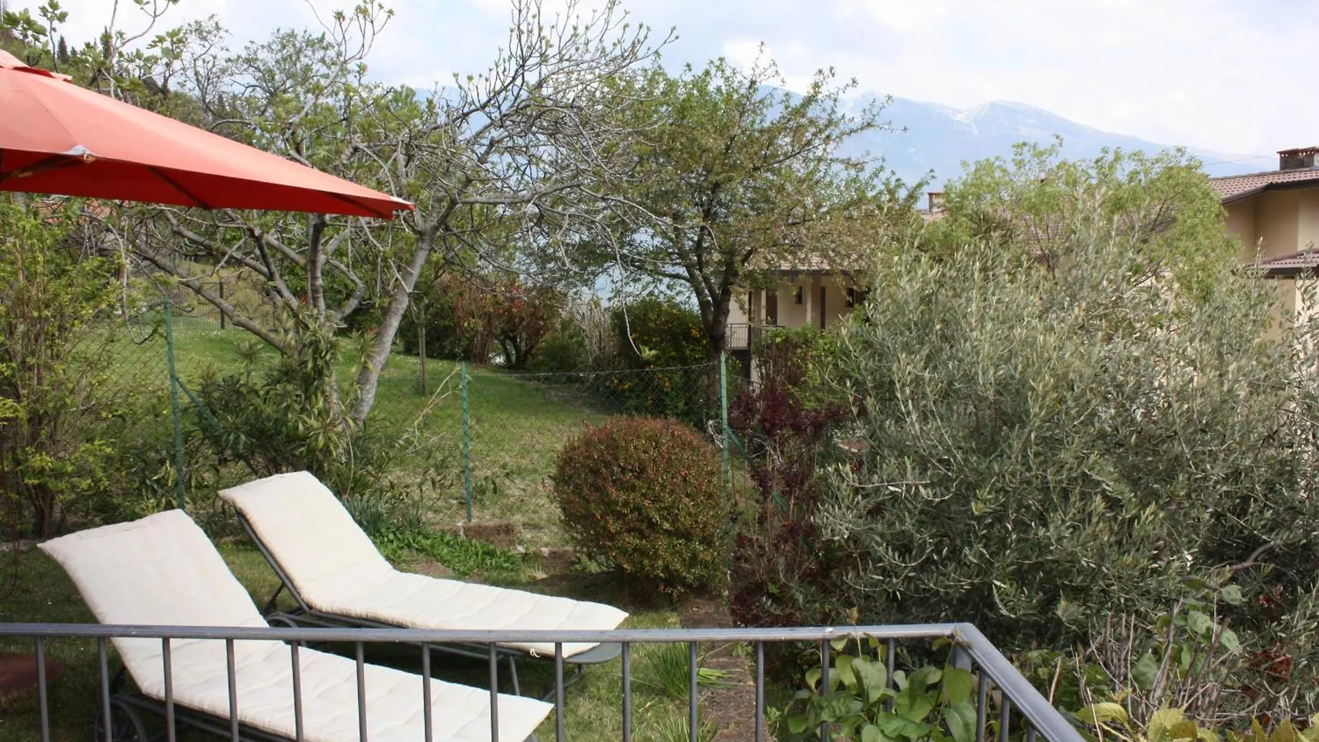 Appartamento Tosca - Theater Home Olzano 0*,